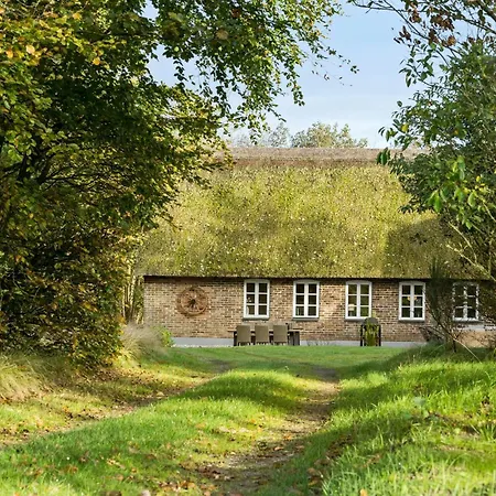 Holiday home Lovely In With Wi-fi